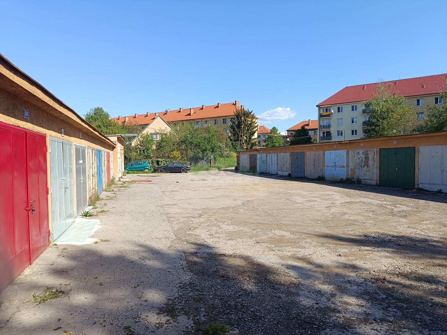 Pavlovičovo námestie – murovaná garáž, 18 m2