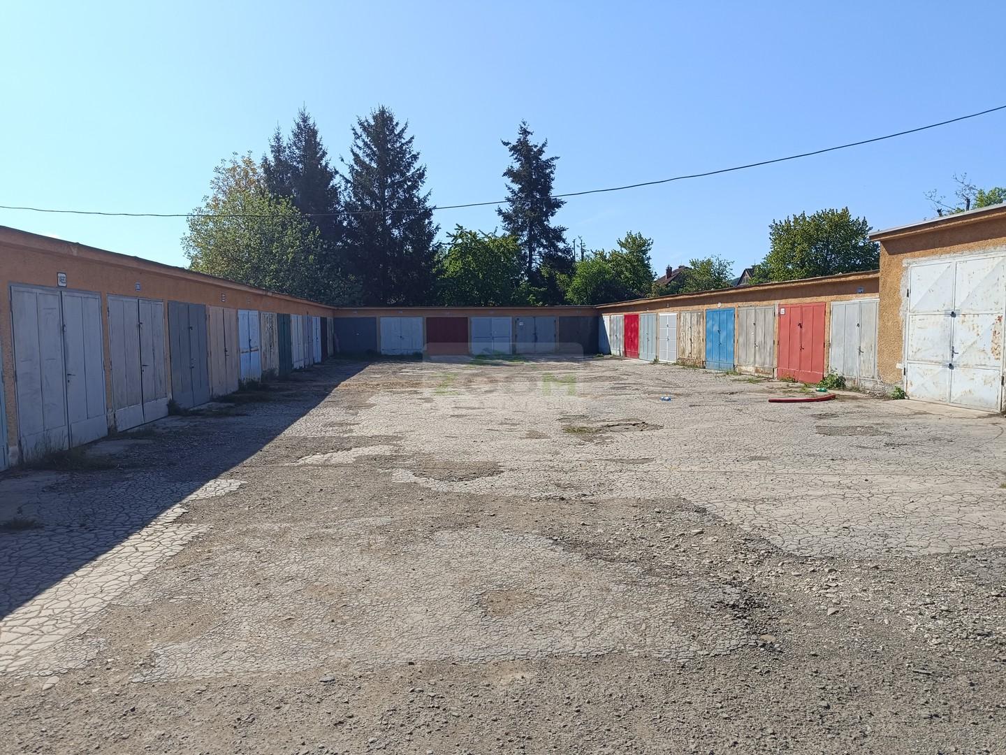 Pavlovičovo námestie – murovaná garáž, 18 m2