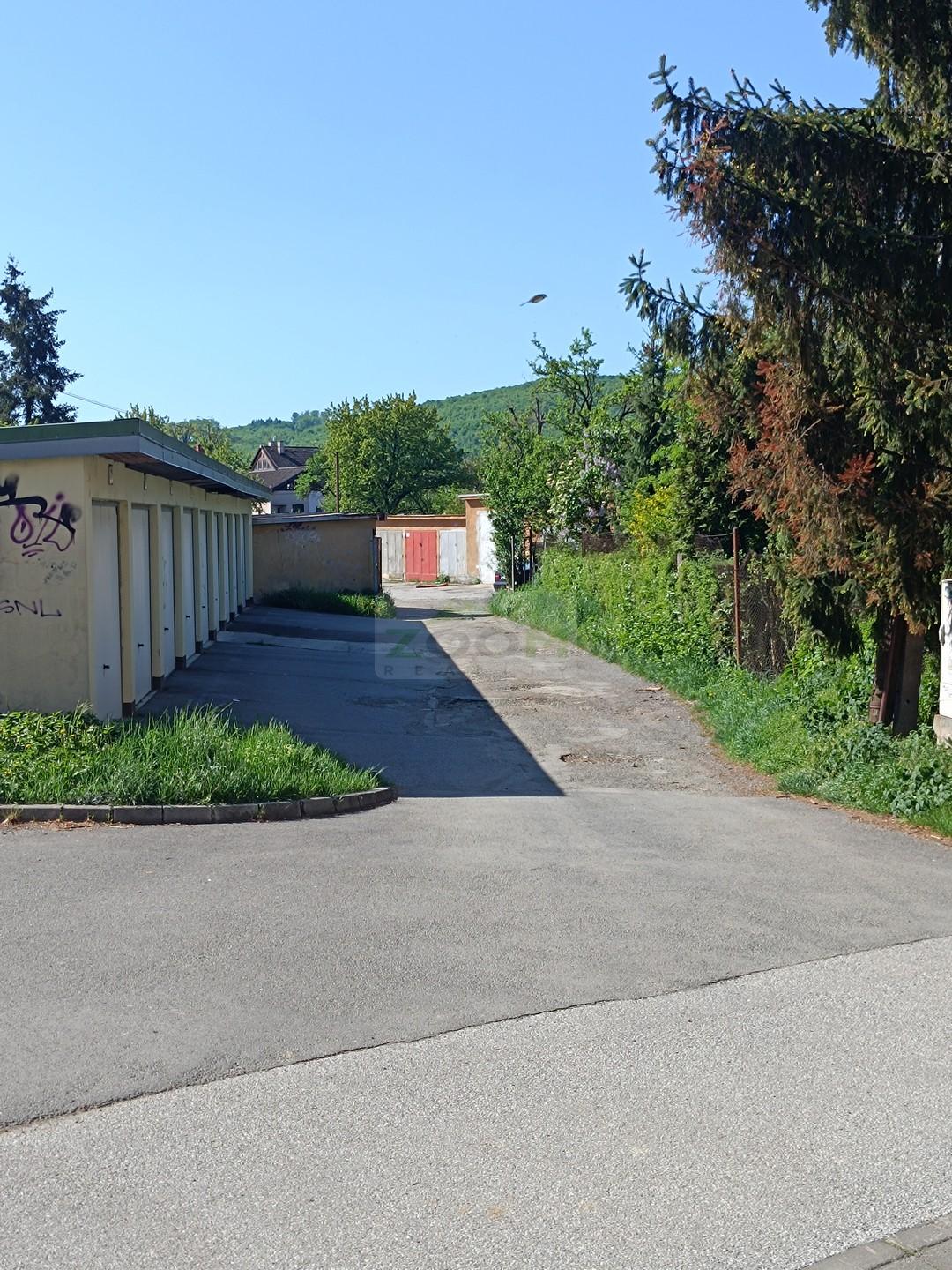 Pavlovičovo námestie – murovaná garáž, 18 m2