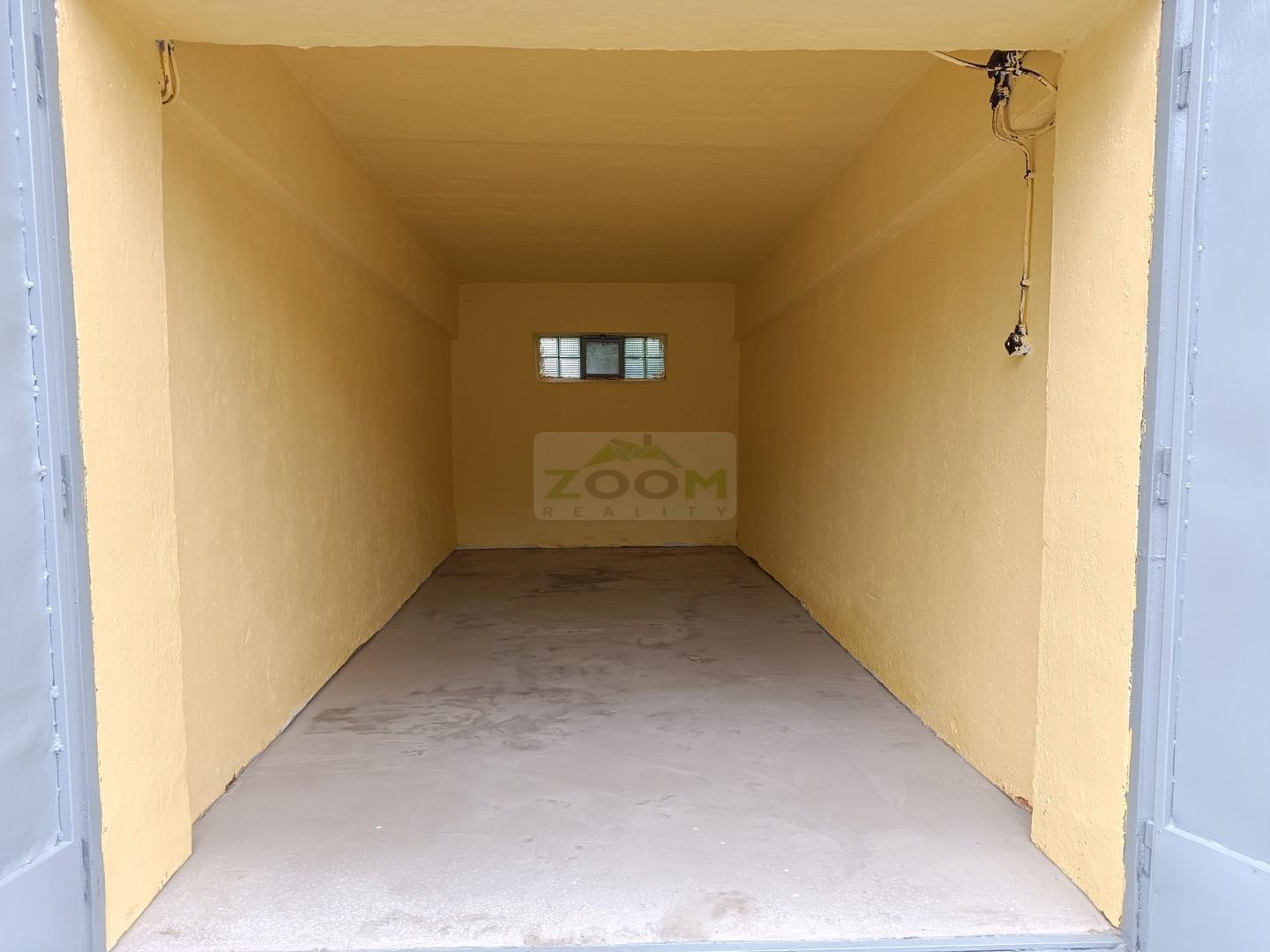 Pavlovičovo námestie – murovaná garáž, 18 m2