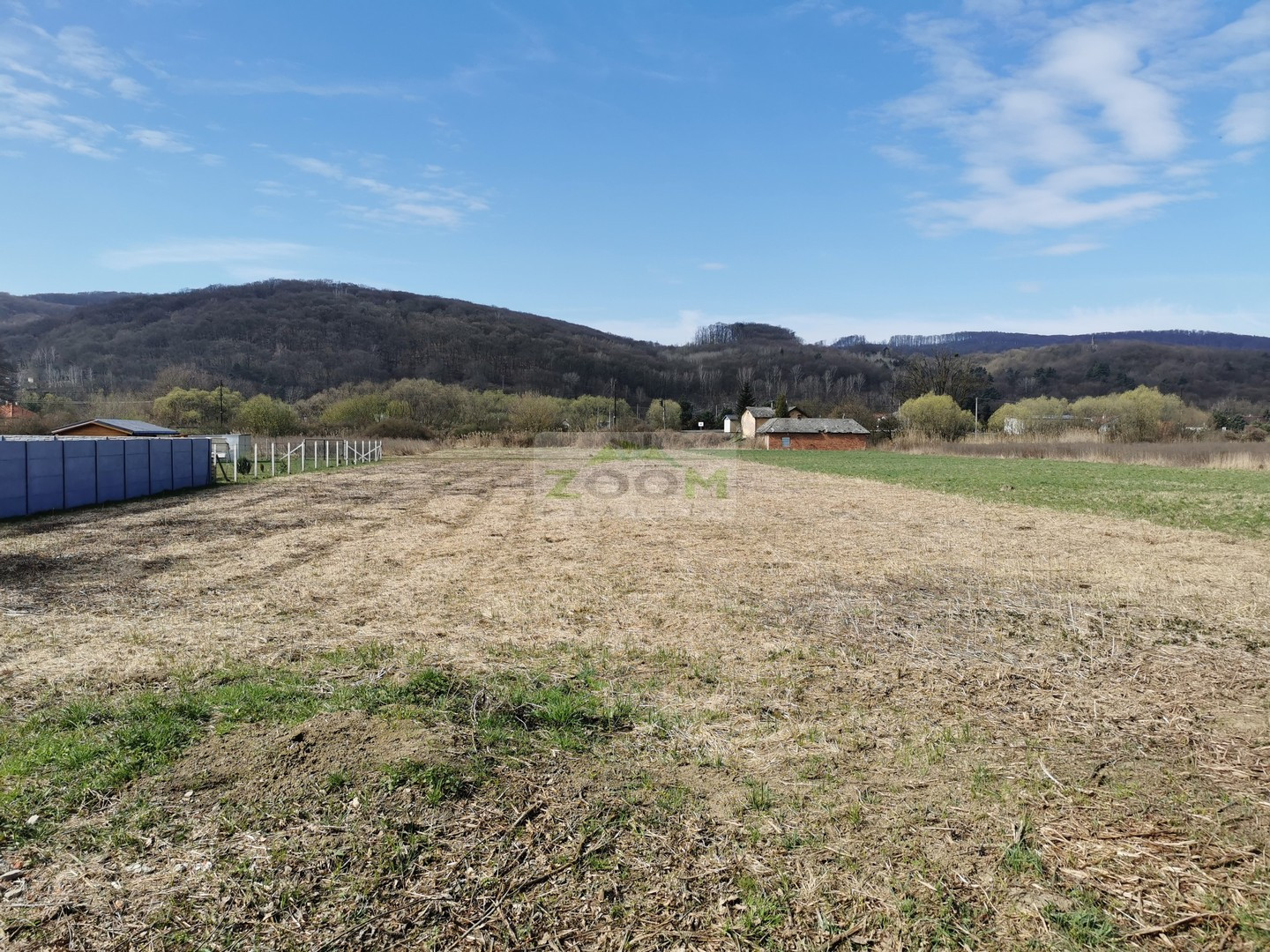 HANISKA – slnečný a rovinatý stavebný pozemok s IS, 1.839 m2