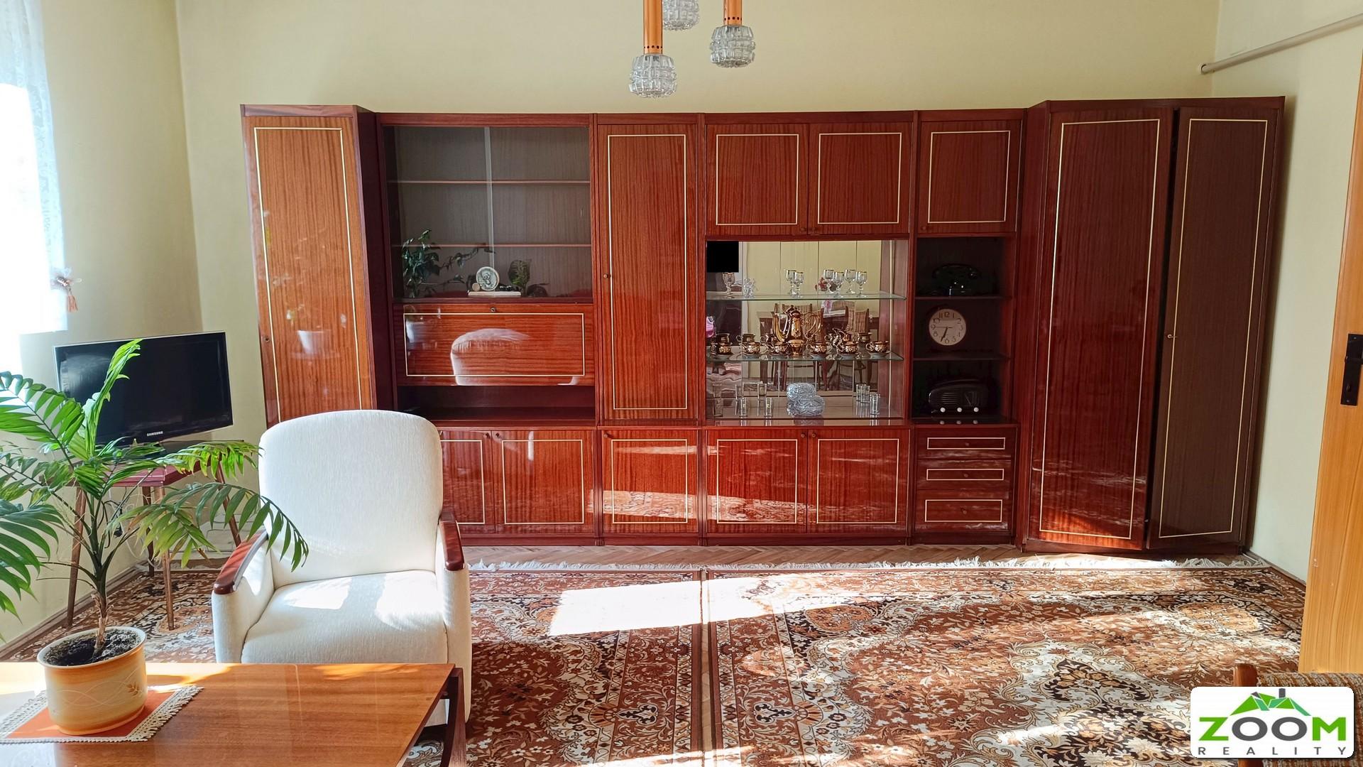 Pavlovičovo nám. - veľkometrážny 2,5 izbový tehlový byt, 72m2