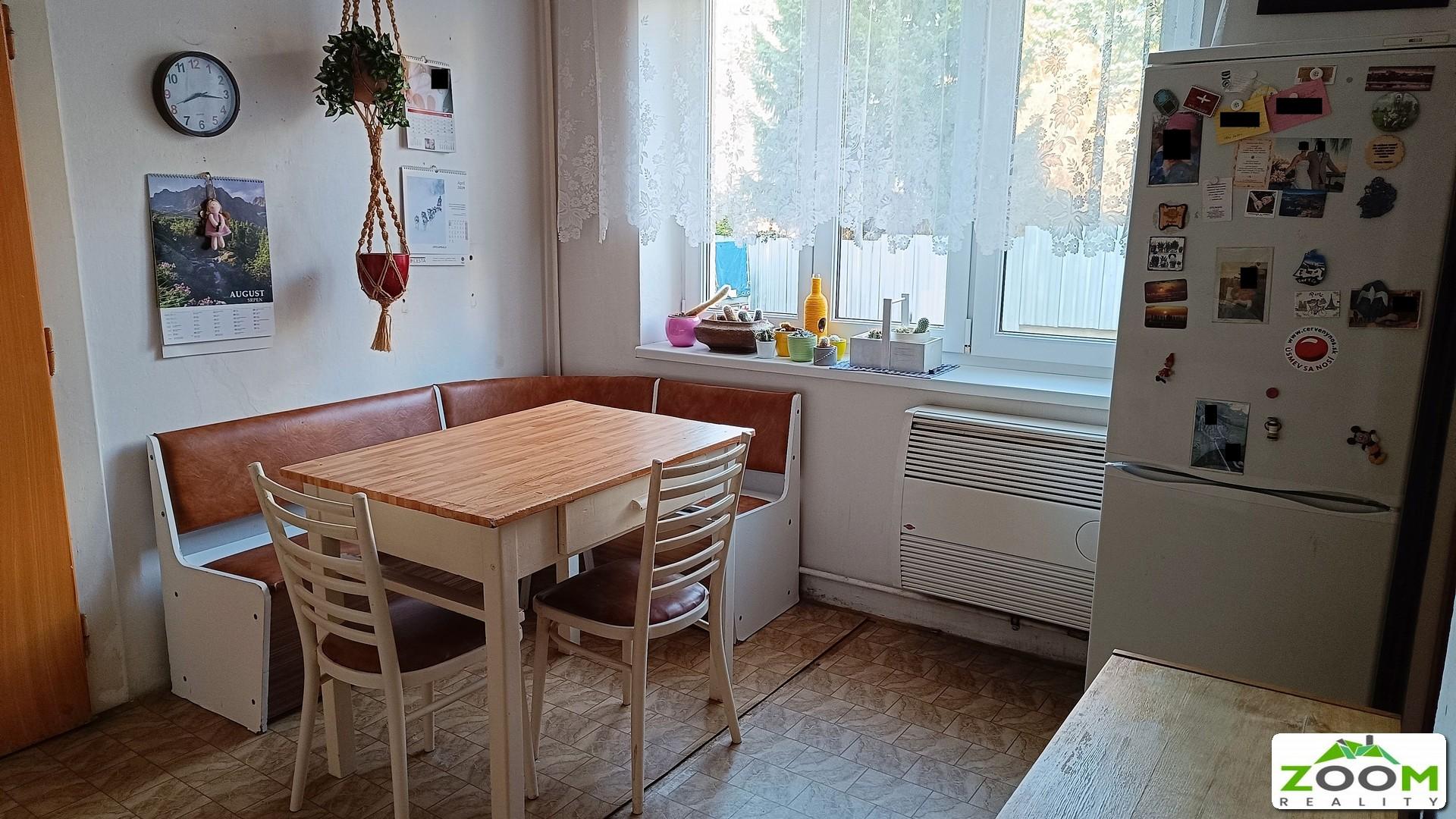 Pavlovičovo nám. - veľkometrážny 2,5 izbový tehlový byt, 72m2