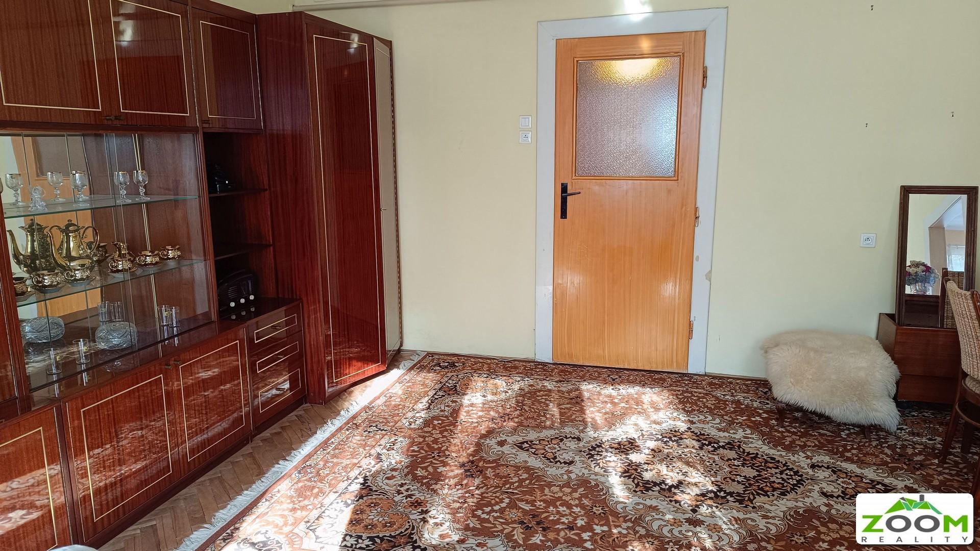 Pavlovičovo nám. - veľkometrážny 2,5 izbový tehlový byt, 72m2