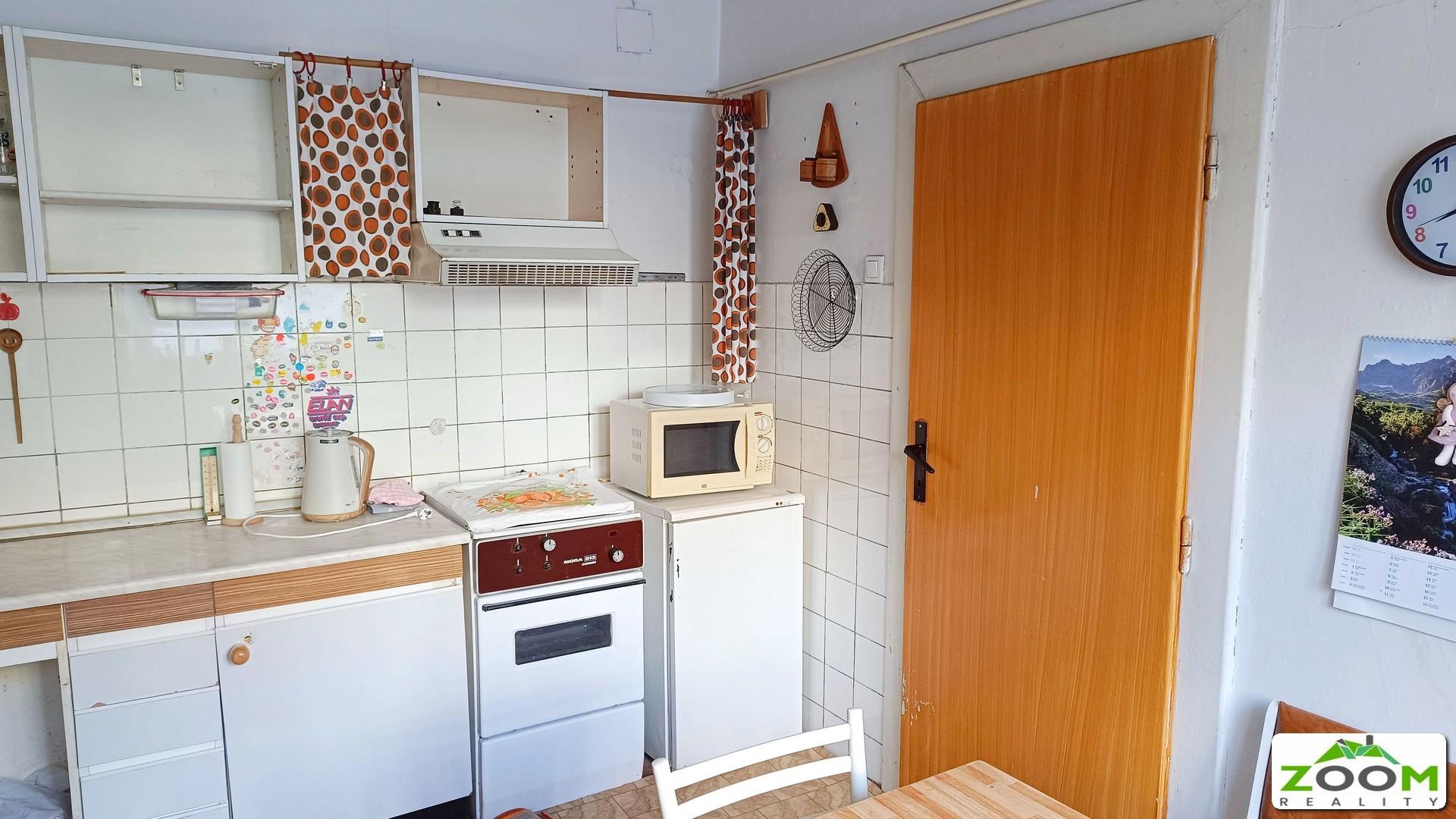 Pavlovičovo nám. - veľkometrážny 2,5 izbový tehlový byt, 72m2