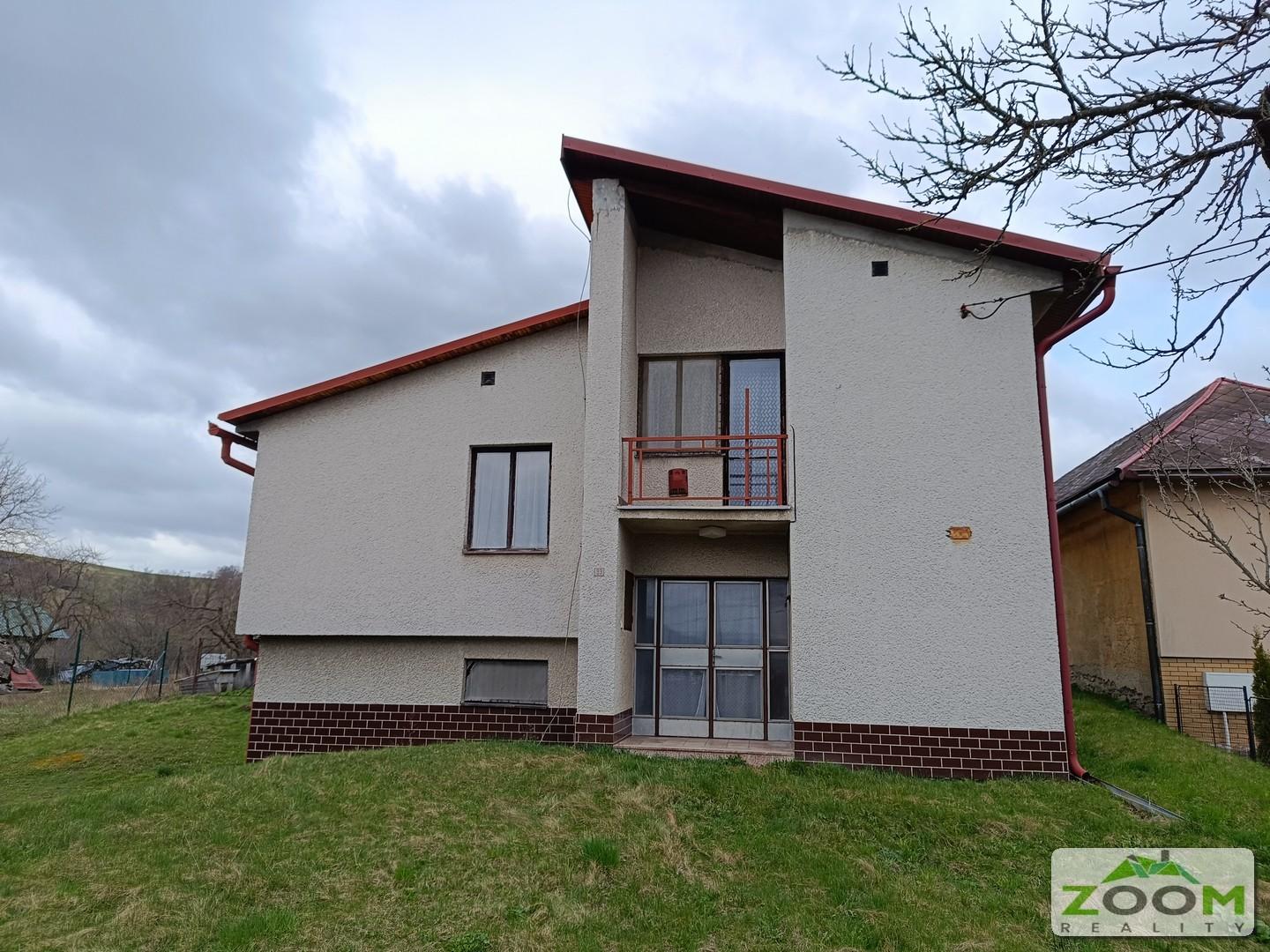 Obec Záhradné - dvojposchodový tehlový RD s veľkou záhradou