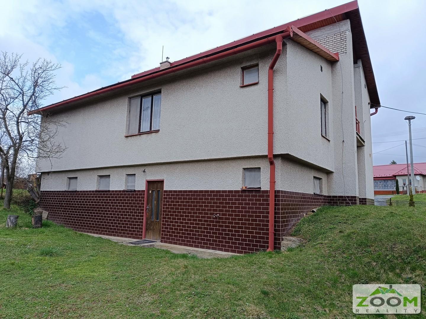 Obec Záhradné - dvojposchodový tehlový RD s veľkou záhradou