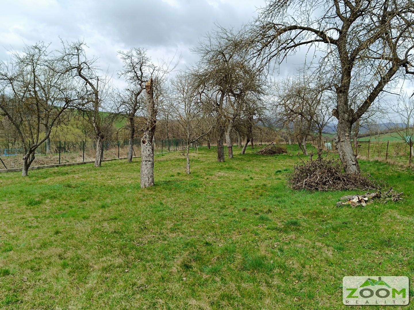 Obec Záhradné - dvojposchodový tehlový RD s veľkou záhradou