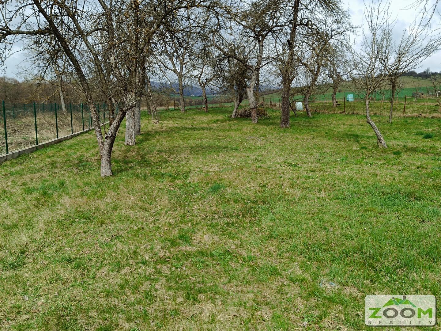 Obec Záhradné - dvojposchodový tehlový RD s veľkou záhradou