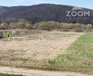 HANISKA – slnečný a rovinatý stavebný pozemok s IS, 1.839 m2