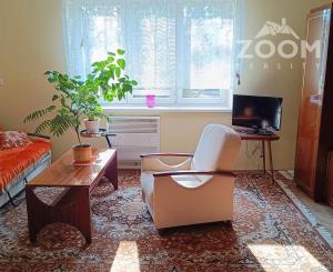 Pavlovičovo nám. - veľkometrážny 2,5 izbový tehlový byt, 72m2