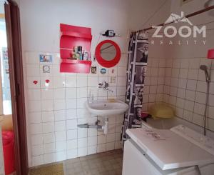 Pavlovičovo nám. - veľkometrážny 2,5 izbový tehlový byt, 72m2