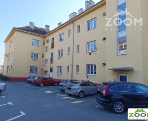 Pavlovičovo nám. - veľkometrážny 2,5 izbový tehlový byt, 72m2