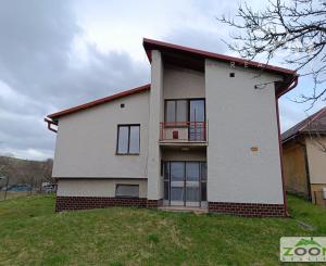 Obec Záhradné - dvojposchodový tehlový RD s veľkou záhradou