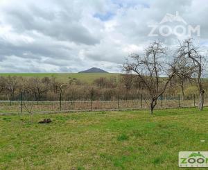 Obec Záhradné - dvojposchodový tehlový RD s veľkou záhradou