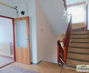 Obec Záhradné - dvojposchodový tehlový RD s veľkou záhradou