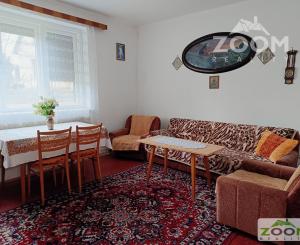 Obec Záhradné - dvojposchodový tehlový RD s veľkou záhradou