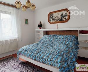 Obec Záhradné - dvojposchodový tehlový RD s veľkou záhradou