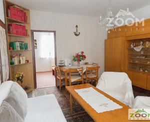 Prešov – sídl. III: 3-izbový byt s veľkou loggiou, 76m2