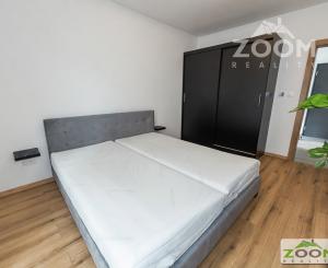 PRENÁJOM - 2 izbový byt s loggiou, podlahovým kúrením a park. miestom