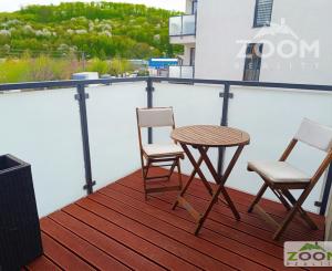 PRENÁJOM - 2 izbový byt s loggiou, podlahovým kúrením a park. miestom