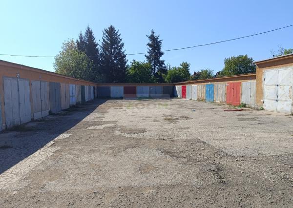 Pavlovičovo námestie – murovaná garáž, 18 m2