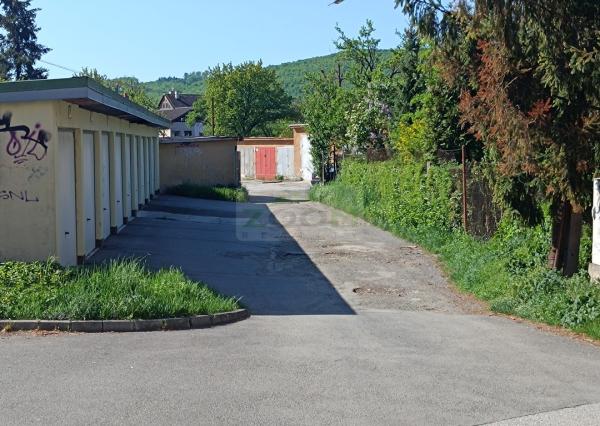 Pavlovičovo námestie – murovaná garáž, 18 m2