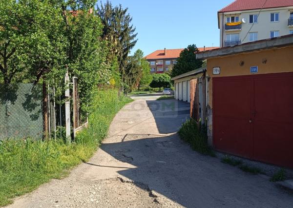 Pavlovičovo námestie – murovaná garáž, 18 m2