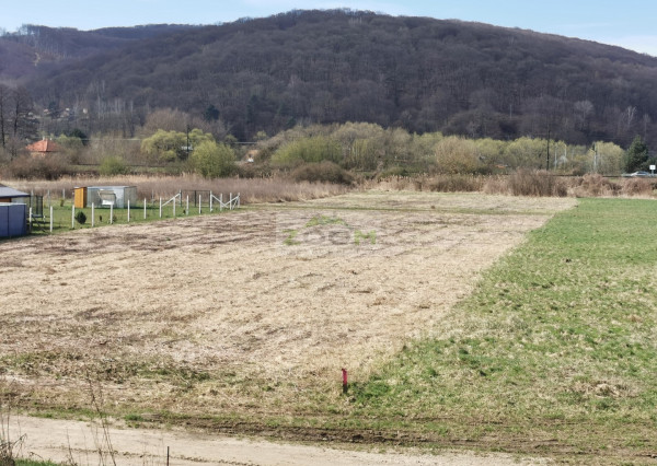 HANISKA – slnečný a rovinatý stavebný pozemok s IS, 1.839 m2