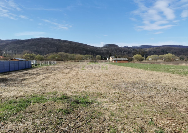 HANISKA – slnečný a rovinatý stavebný pozemok s IS, 1.839 m2