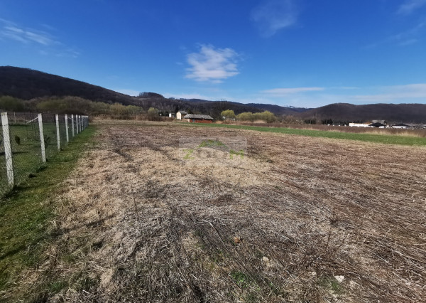 HANISKA – slnečný a rovinatý stavebný pozemok s IS, 1.839 m2