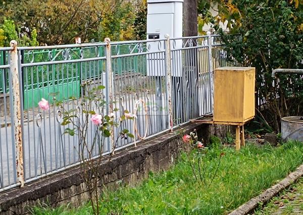 obec Bystré – pekný, rovinatý pozemok s hospodárskou budovou, 872m2