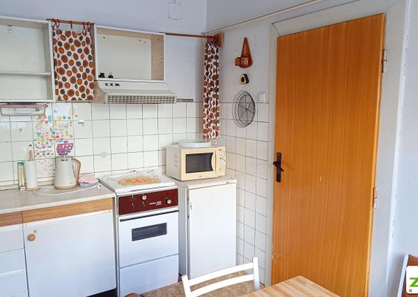 Pavlovičovo nám. - veľkometrážny 2,5 izbový tehlový byt, 72m2