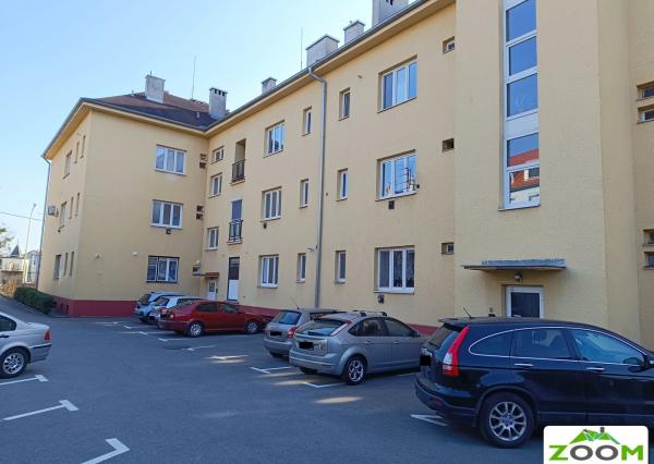 Pavlovičovo nám. - veľkometrážny 2,5 izbový tehlový byt, 72m2