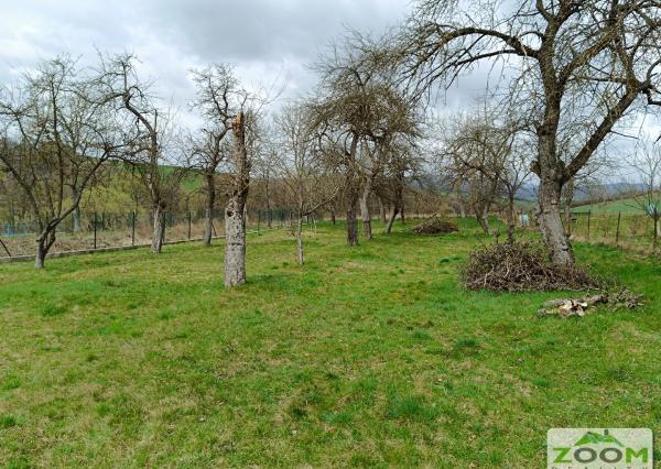 Obec Záhradné - dvojposchodový tehlový RD s veľkou záhradou