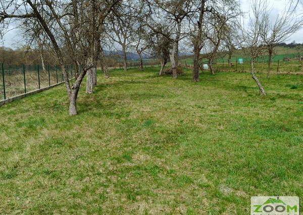 Obec Záhradné - dvojposchodový tehlový RD s veľkou záhradou