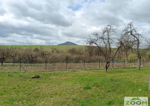 Obec Záhradné - dvojposchodový tehlový RD s veľkou záhradou