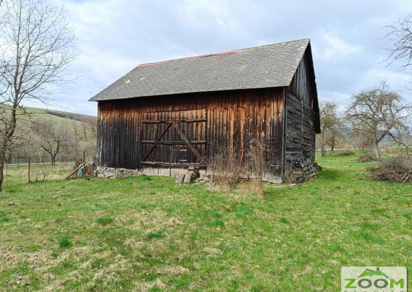 Obec Záhradné - dvojposchodový tehlový RD s veľkou záhradou