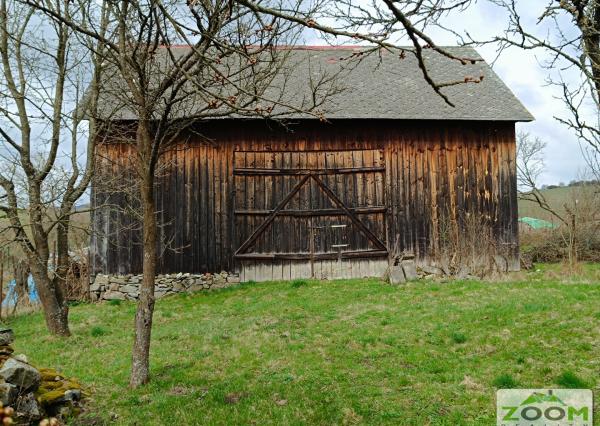 Obec Záhradné - dvojposchodový tehlový RD s veľkou záhradou