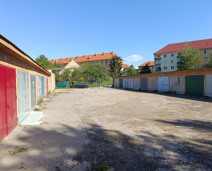 Pavlovičovo námestie – murovaná garáž, 18 m2