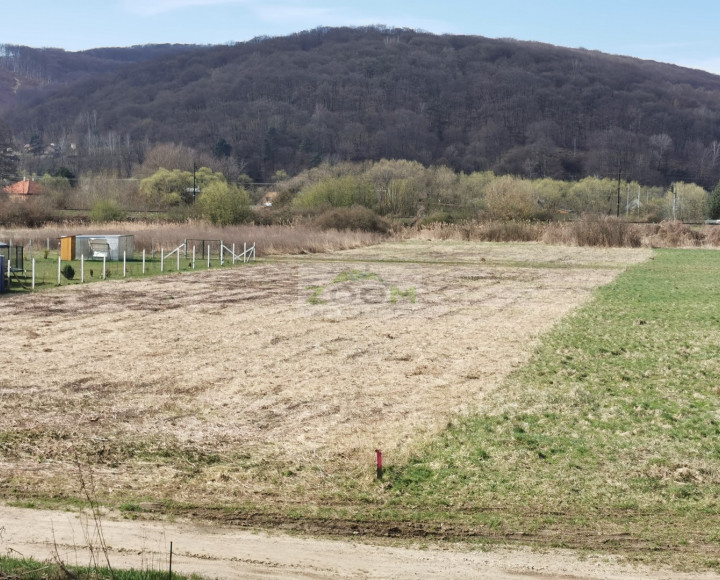HANISKA – slnečný a rovinatý stavebný pozemok s IS, 1.839 m2