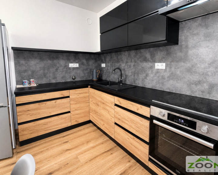 PRENÁJOM - 2 izbový byt s loggiou, podlahovým kúrením a park. miestom